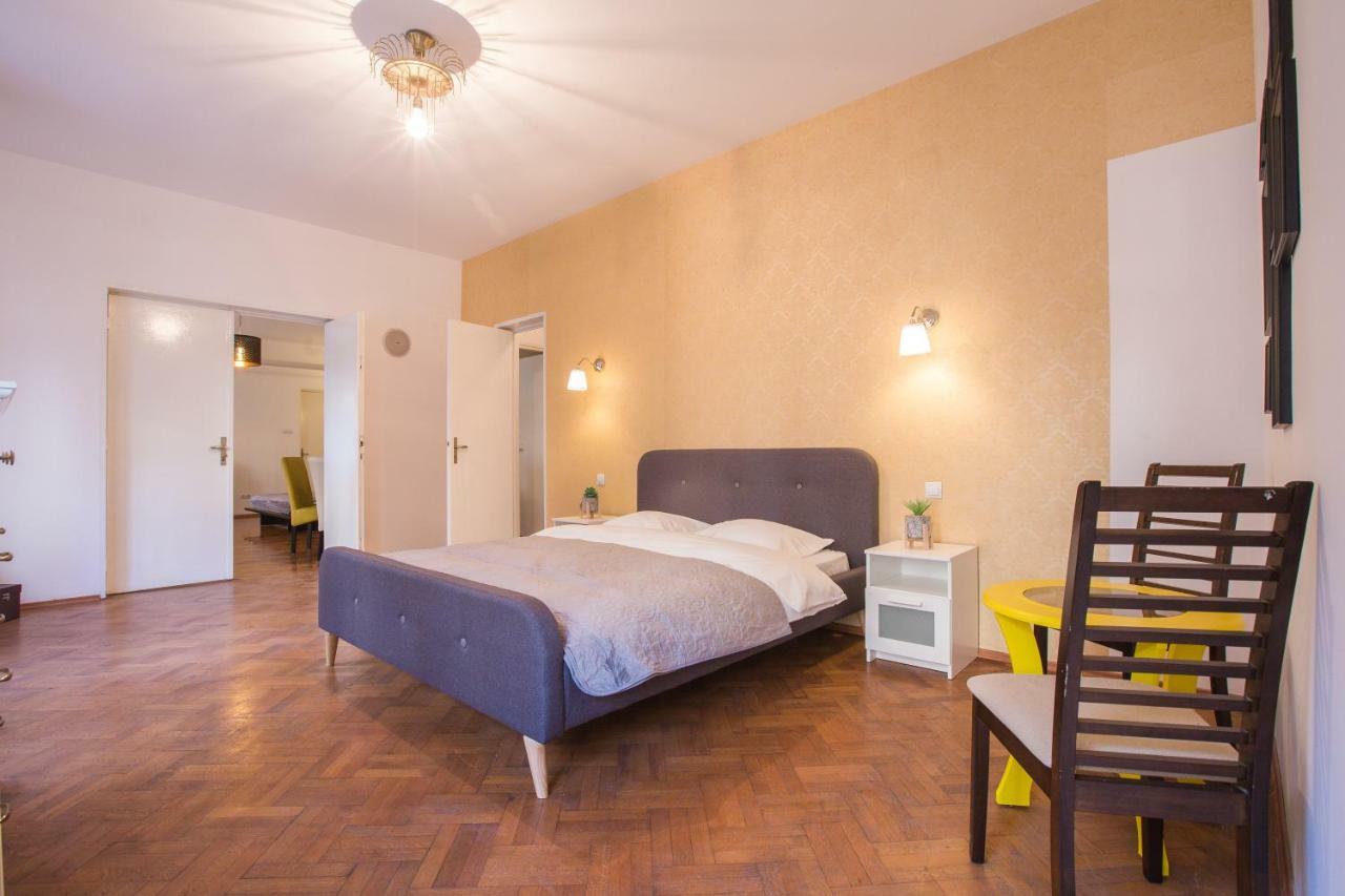 Color Apartments Nicolae Tonitza St บูคาเรสต์ ภายนอก รูปภาพ