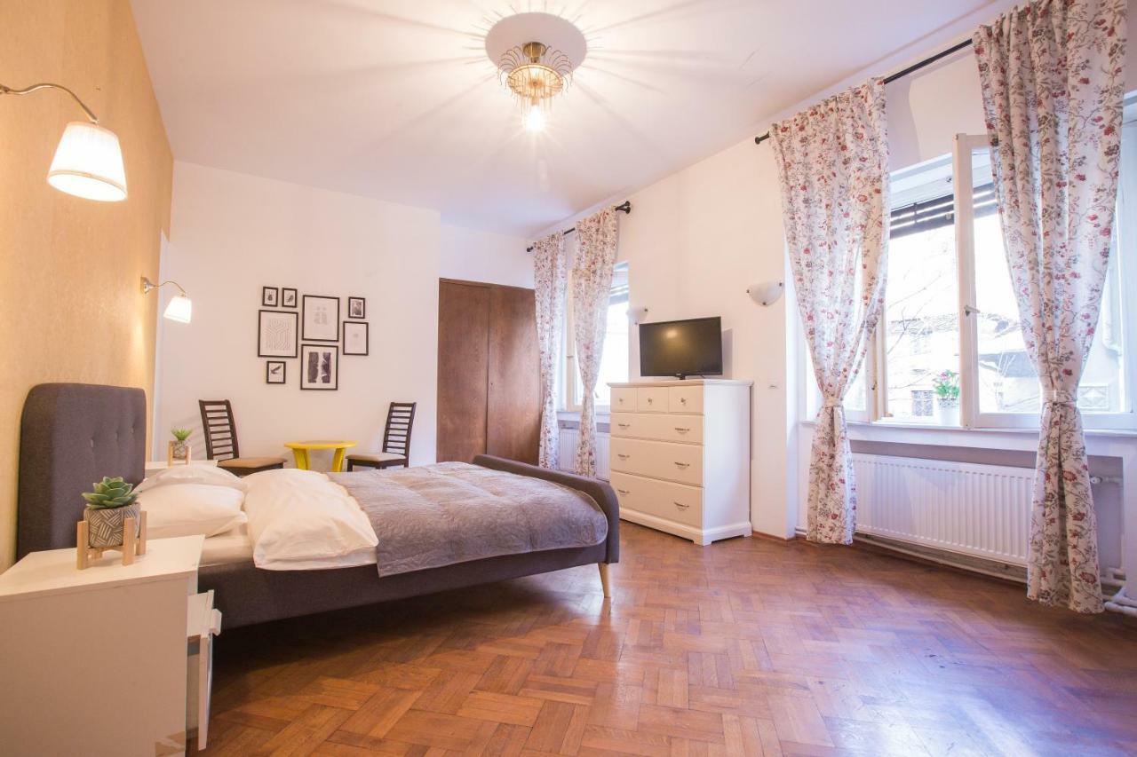 Color Apartments Nicolae Tonitza St บูคาเรสต์ ภายนอก รูปภาพ