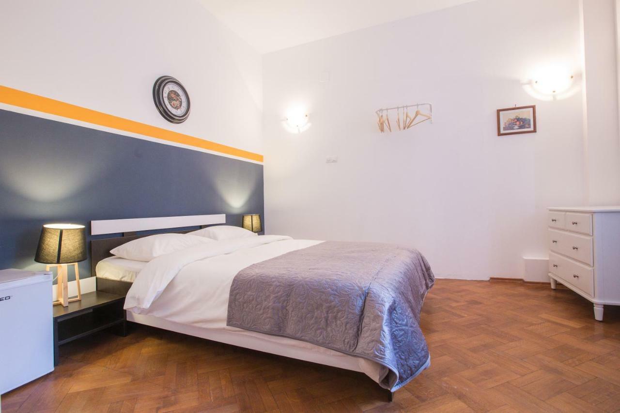 Color Apartments Nicolae Tonitza St บูคาเรสต์ ภายนอก รูปภาพ