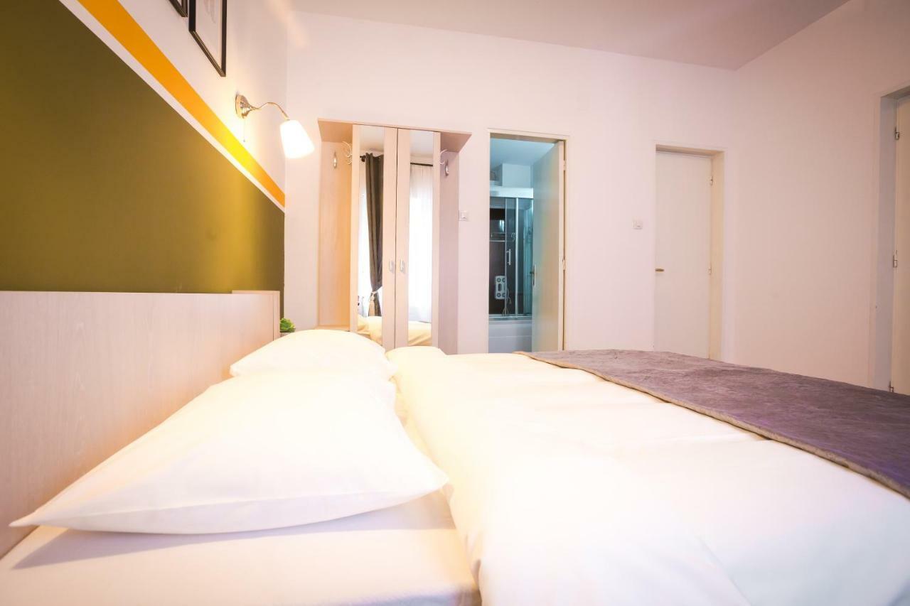 Color Apartments Nicolae Tonitza St บูคาเรสต์ ภายนอก รูปภาพ